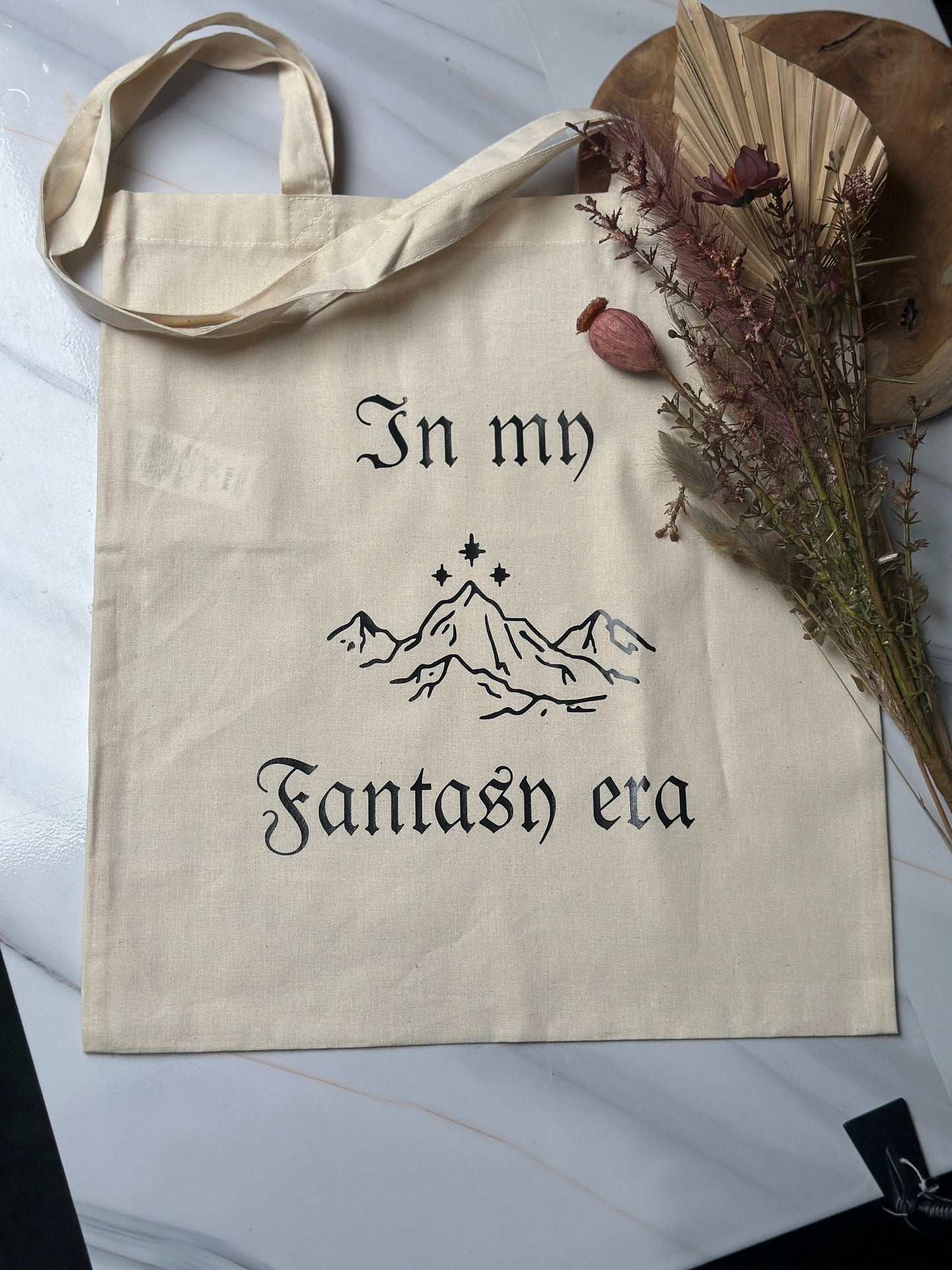 In my fantasy era | reader | bookish merch | spicy books | boeken | bookadict | fantasy reader | romantacy books