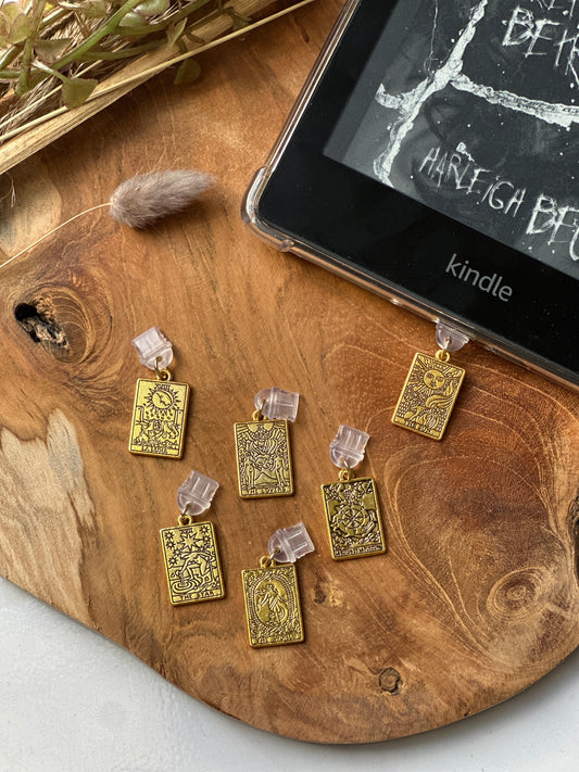 Kindle-bedel tarot cards | Bookish | kindlecharm | Boekachtig cadeau | Kindle-accessoires | kindleaccessoires | USB-C-stekker | gift