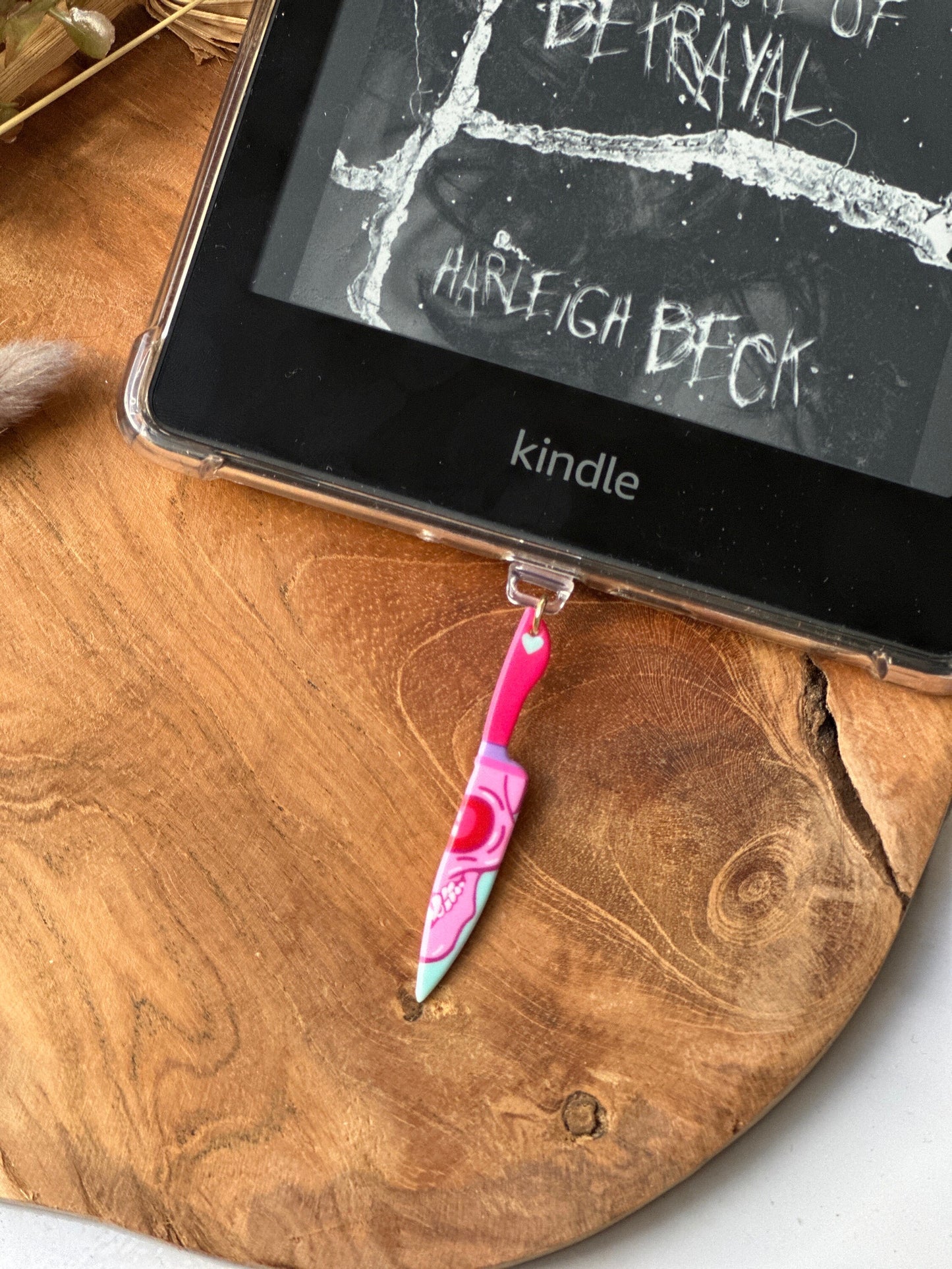 Kindle-bedel skull knife | Bookish | kindlecharm | Boekachtig cadeau | Kindle-accessoires | kindleaccessoires | USB-C-stekker | gift