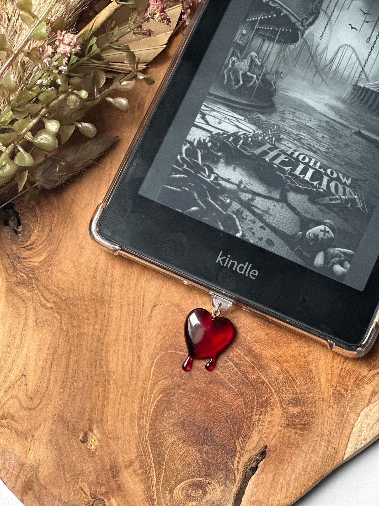 Kindle-charm dripping heart | Bookish | kindlecharm | Boekachtig cadeau | Kindle-accessoires | kindleaccessoires | USB-C-stekker | gift