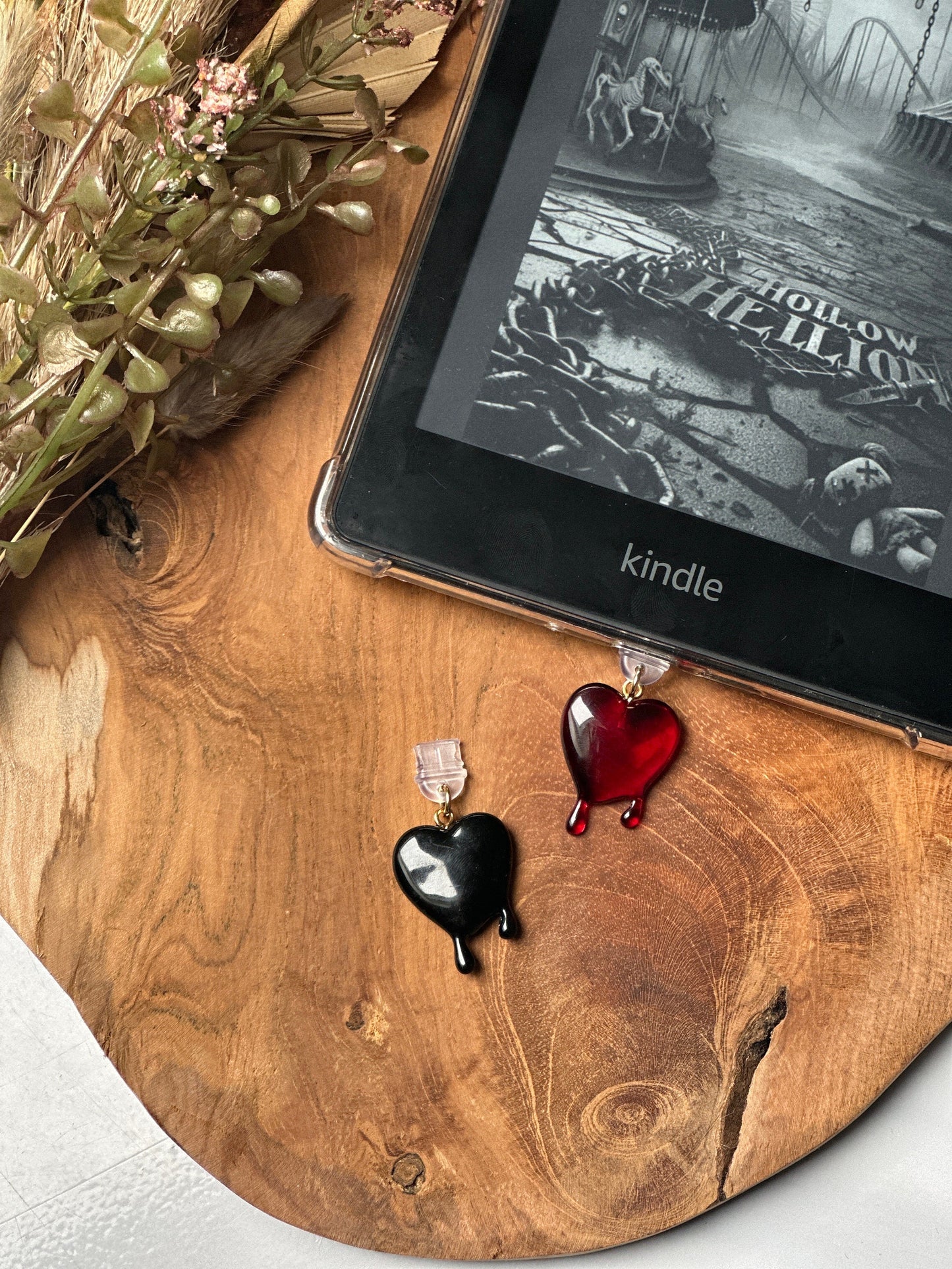 Kindle-charm dripping heart | Bookish | kindlecharm | Boekachtig cadeau | Kindle-accessoires | kindleaccessoires | USB-C-stekker | gift