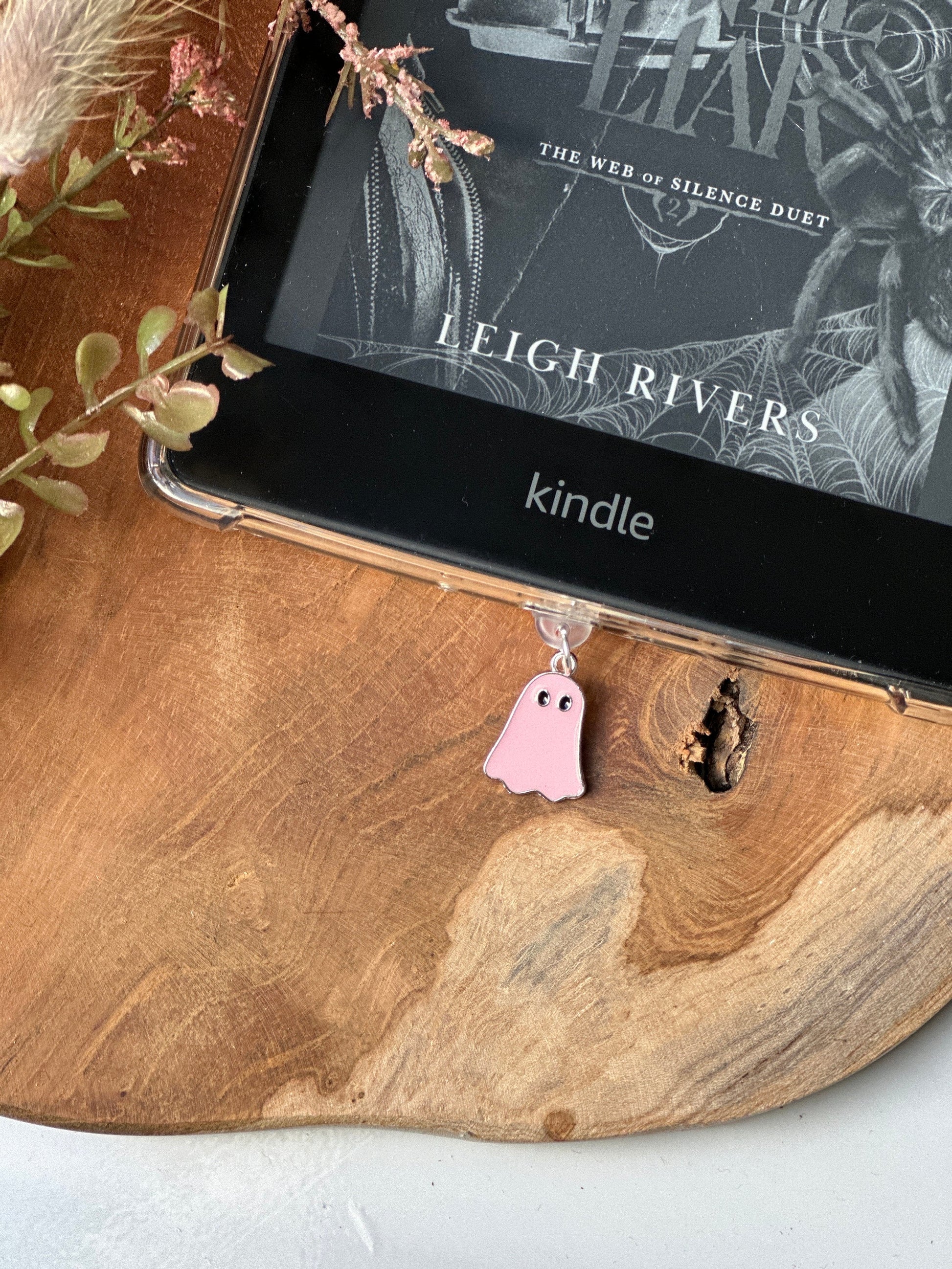 Kindle-bedel spooky season | Bookish | kindlecharm | Boekachtig cadeau | Kindle-accessoires | kindleaccessoires | USB-C-stekker | gift |