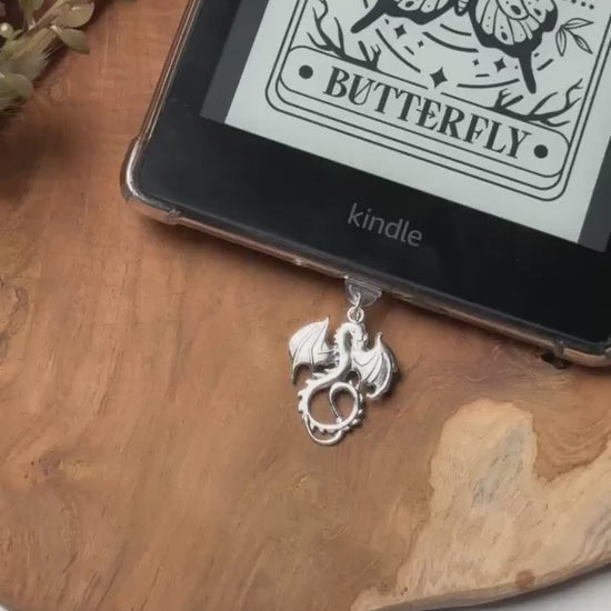 Kindle / kobo silver dragon | Bookish | kindlecharm | Boekachtig cadeau | Kindle-accessoires | kindleaccessoires | USB-C-stekker | gift