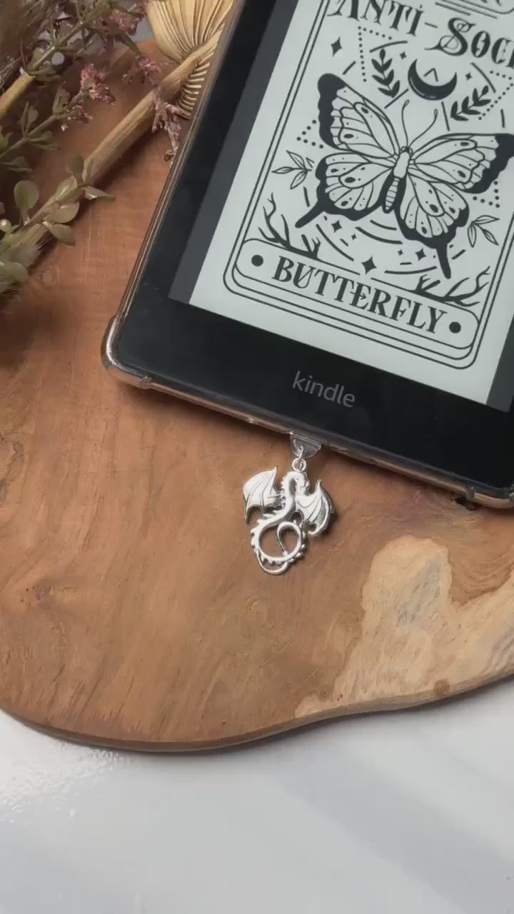 Kindle / kobo silver dragon | Bookish | kindlecharm | Boekachtig cadeau | Kindle-accessoires | kindleaccessoires | USB-C-stekker | gift