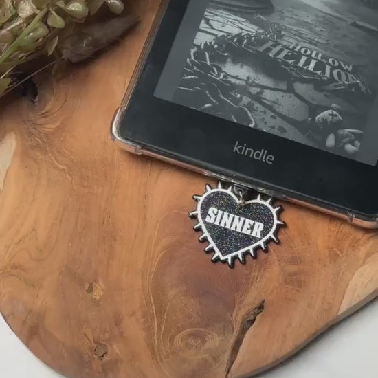 Kindle / kobo charm sinner  | Bookish | kindlecharm | Boekachtig cadeau | Kindle-accessoires | kindleaccessoires | USB-C-stekker | gift