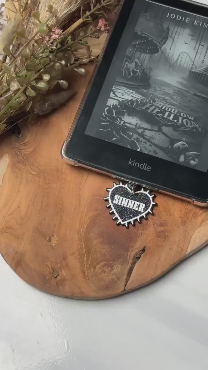 Kindle / kobo charm sinner  | Bookish | kindlecharm | Boekachtig cadeau | Kindle-accessoires | kindleaccessoires | USB-C-stekker | gift